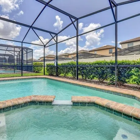 7 Bed Luxury Home With Great Amenities! Villa